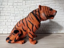 Interaktívny plastový tiger