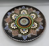 Keramický tanier s kvetinovým vzorom